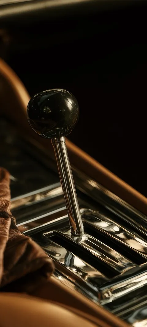 Classic Car Shifter — Retro wallpaper for iPhone and Android by ScreenLux