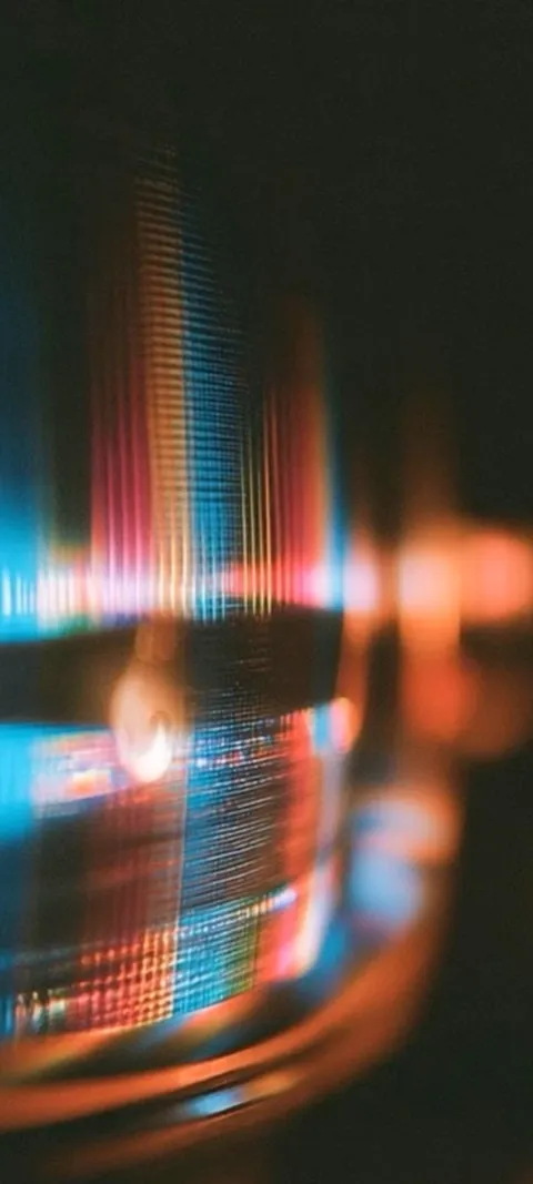 Prismatic Light Trails — Live live wallpaper for iPhone and Android by ScreenLux