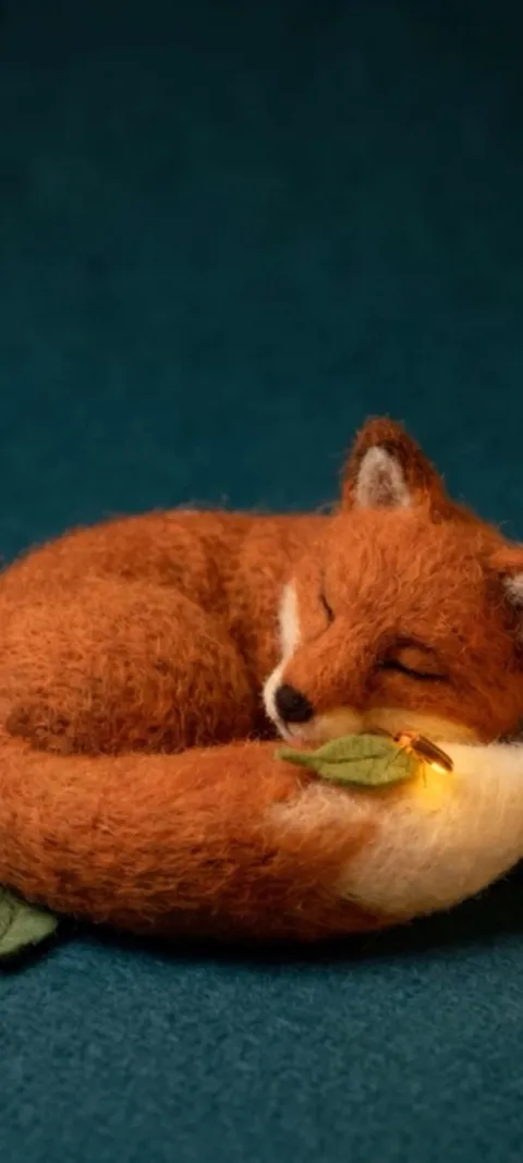 Sleeping Felt Fox — Fall live wallpaper for iPhone and Android by ScreenLux